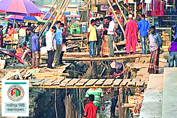 খোঁড়াখুঁড়িতে অতিষ্ঠ জনজীবন 