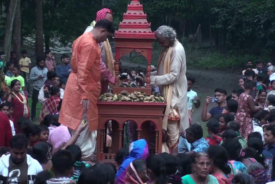 মানিকগঞ্জে ৫২০ বছরের পুষ্পরথ উৎসব