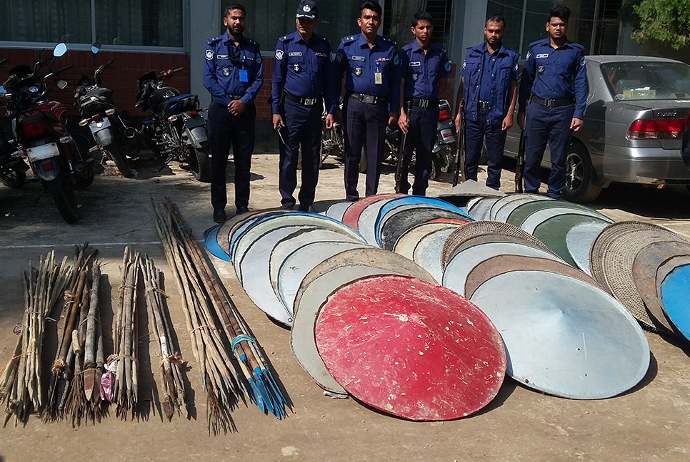 ভাঙ্গায় বিপুল পরিমাণ দেশীয় অস্ত্র উদ্ধার