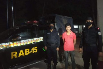 টেকনাফে ৯ হাজার ৭০০ পিস ইয়াবা ইয়াবাসহ যুবক আটক