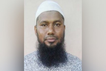 বাস থেকে নামিয়ে চেকারকে পিটিয়ে হত্যা