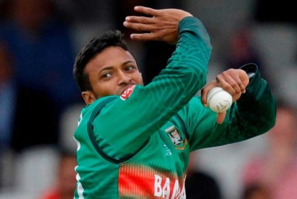 শীর্ষস্থান ধরে রাখতে পারলেন না সাকিব

