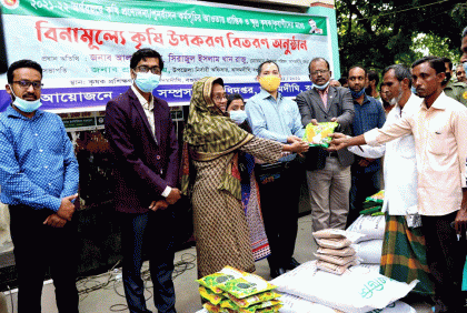 আদমদীঘিতে সার-বীজ পেয়ে কৃষকের মুখে হাসি