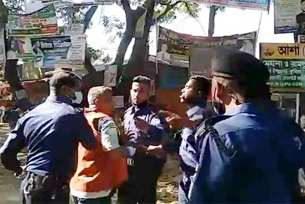 কুমিল্লায় নৌকা ও স্বতন্ত্র প্রার্থীর সমর্থকদের সংঘর্ষে আহত ১০