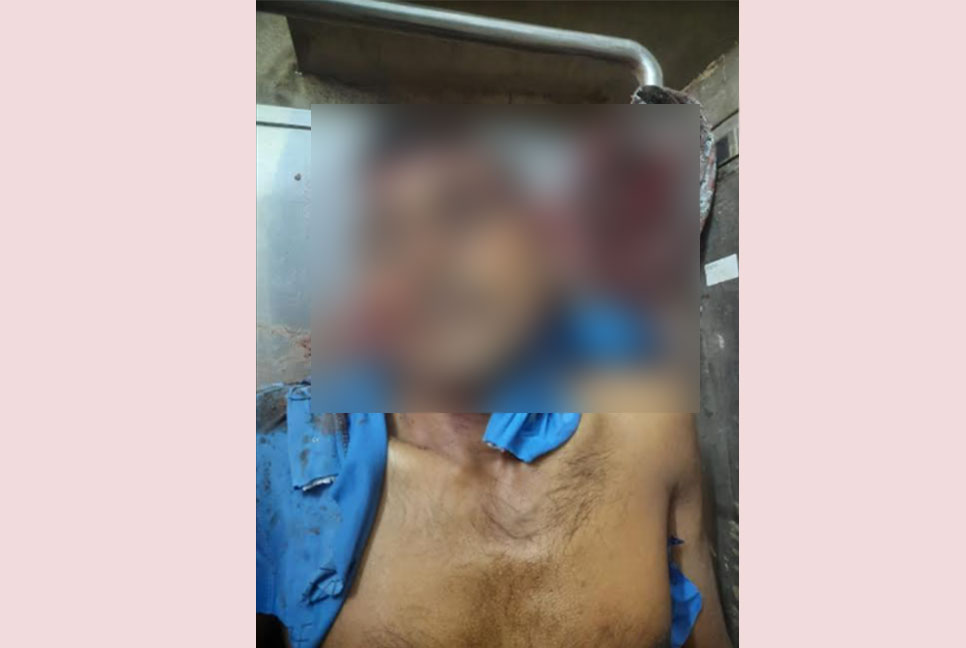 বেপরোয়া বাস কেড়ে নিল ভ্যান চালকের জীবন