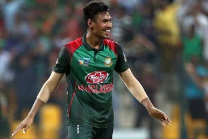 রিজওয়ানকে বোল্ড করলেন মুস্তাফিজ

