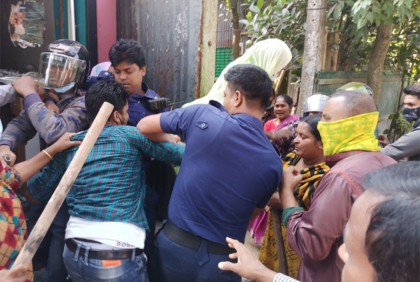 পুলিশ কর্মকর্তার বাড়ি দখলের চেষ্টা, সংঘর্ষে আহত ১০