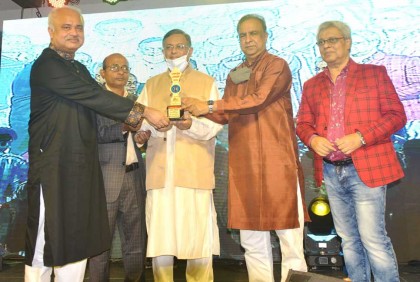 ট্রাব আজীবন সম্মাননা পেলেন নঈম নিজাম

