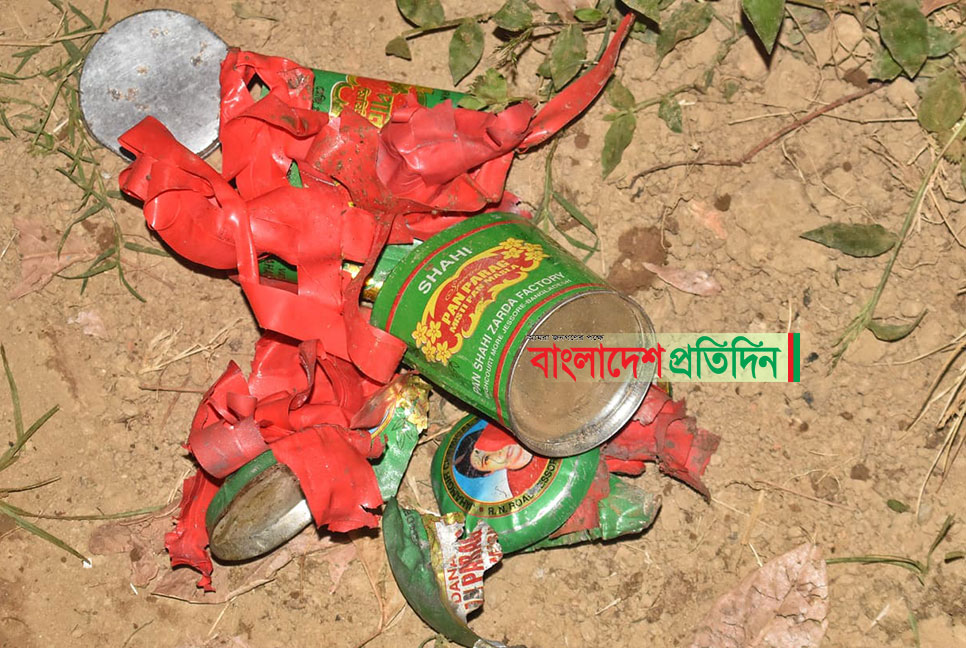 বগুড়ার গোকুল ইউনিয়নে পাওয়া ককটেল উদ্ধার করে ধ্বংস 