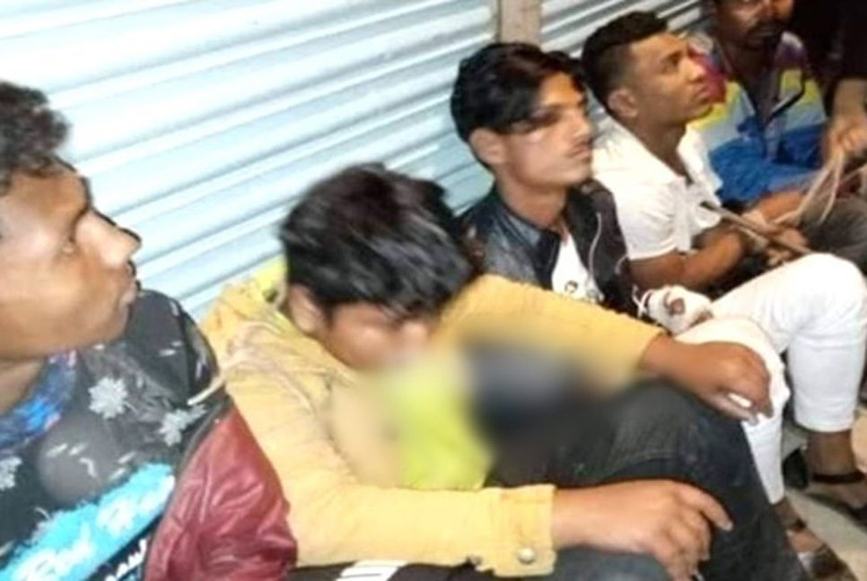 বাবাকে অস্ত্র ঠেকিয়ে মেয়েকে অপহরণ চেষ্টা 

