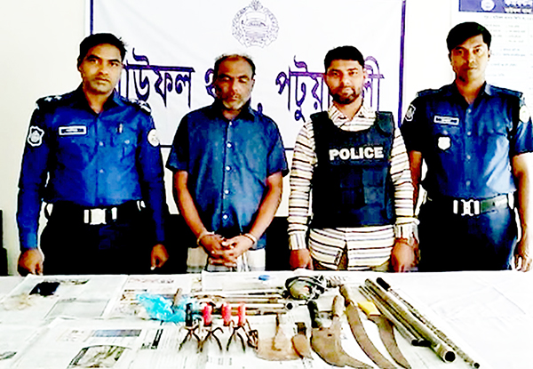 বাউফলে অস্ত্রসহ ডাকাত সর্দার গ্রেফতার