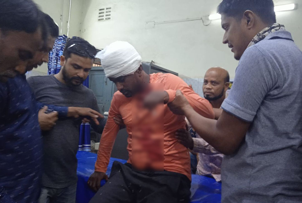 নৌকার সমর্থকে কুপিয়ে জখম করলো বিদ্রোহী প্রার্থীর লোকজন