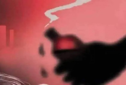 বিয়েতে রাজি না হওয়ায় যুবককে অ্যাসিডে ঝলসে দিলেন দুই সন্তানের মা

