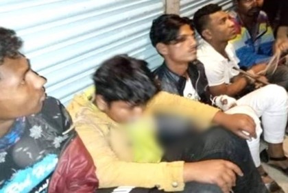 বাবাকে অস্ত্র ঠেকিয়ে মেয়েকে অপহরণ চেষ্টা 

