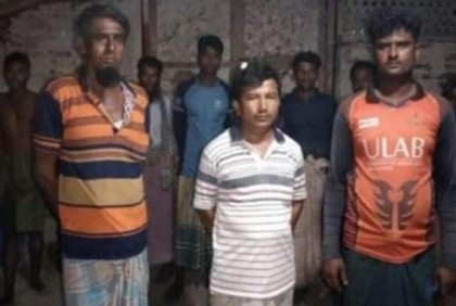 ২২ জেলেসহ চারটি ট্রলার ছেড়ে দিল মিয়ানমার নৌ-বাহিনী 