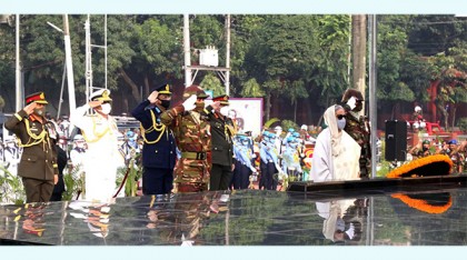 সশস্ত্র বাহিনীর শহীদদের প্রতি প্রধানমন্ত্রীর শ্রদ্ধা