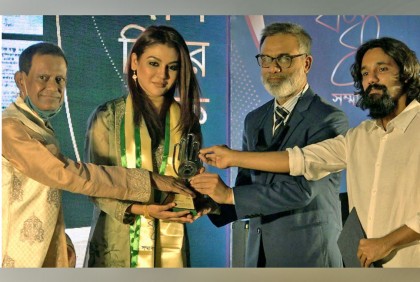 ‘প্রাণবিক বন্ধু’ সম্মাননায় ভূষিত হলেন জয়া আহসান