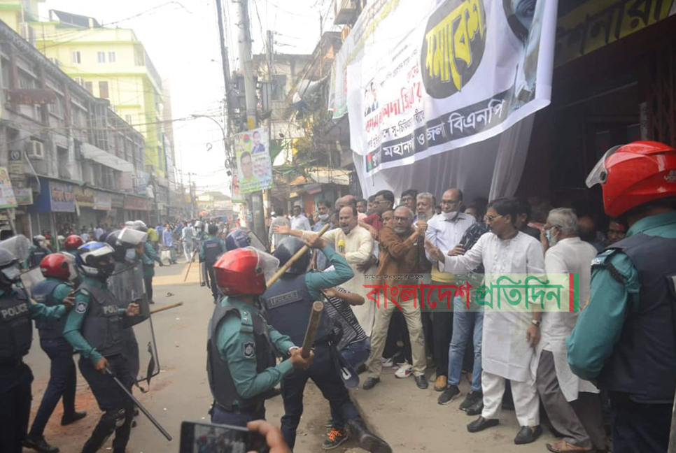 খুলনায় বিএনপি নেতাকর্মীদের সঙ্গে পুলিশের সংঘর্ষ, আহত ২৫