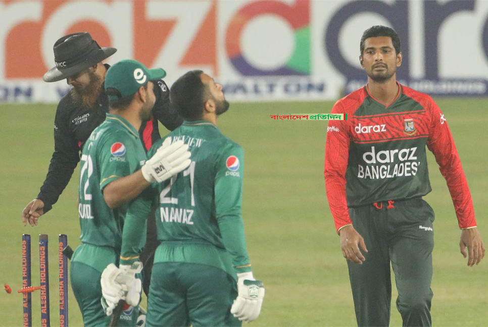 আম্পায়ারের সিদ্ধান্তকে সম্মান জানালেন মাহমুদুল্লাহ

