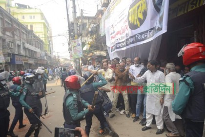 খুলনায় বিএনপি নেতাকর্মীদের সঙ্গে পুলিশের সংঘর্ষ, আহত ২৫