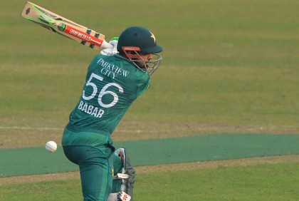 বাবরকে ফেরালেন আমিনুল