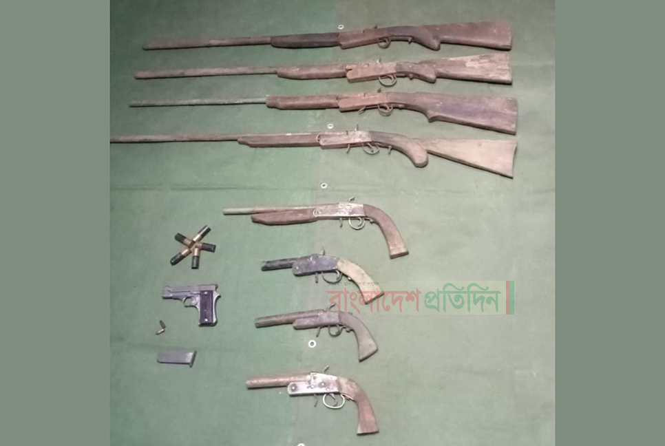 মহেশখালীতে র‌্যাবের অভিযানে অস্ত্রসহ আটক ৩