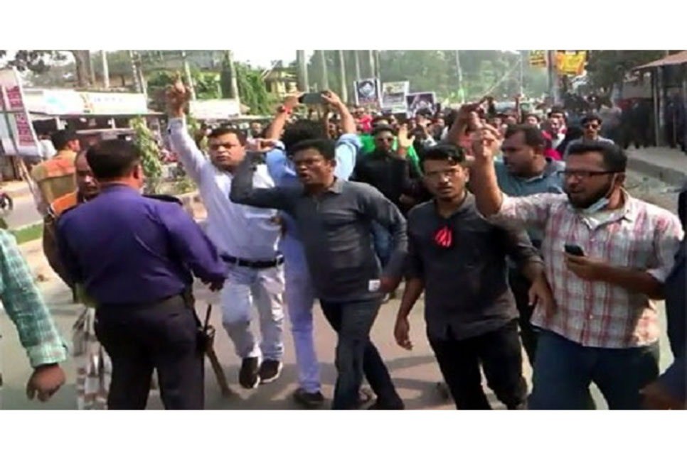 পুলিশের ওপর বিএনপির হামলায় আসামি ৪০০ জন