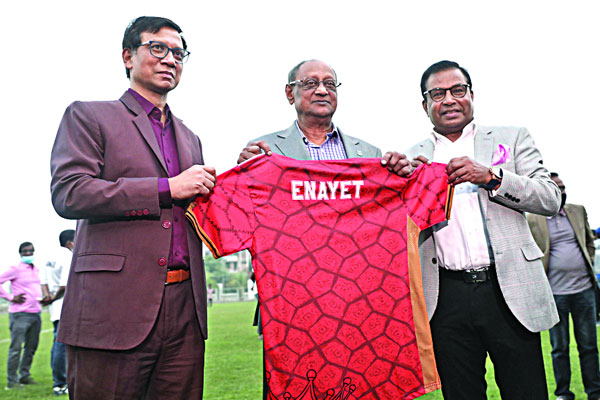 বসুন্ধরায় মুগ্ধ এনায়েত