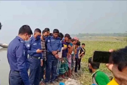 ডোবা থেকে নারীর অর্ধগলিত মরদেহ উদ্ধার
