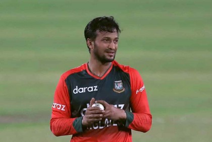 দেশে ফিরেই দুঃসংবাদ শুনলেন সাকিব 

