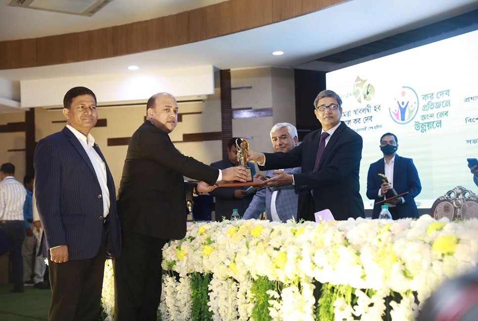 ষষ্ঠবারের মতো ট্যাক্স কার্ড ও সম্মাননা পেলো ইস্ট-ওয়েস্ট মিডিয়া গ্রুপ