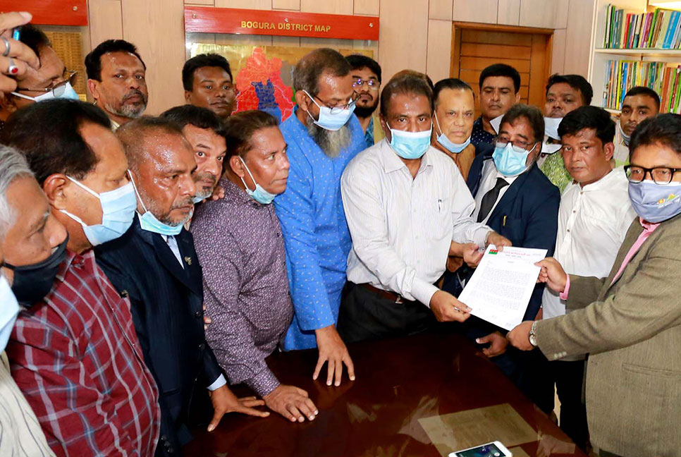 খালেদা জিয়ার মুক্তি ও বিদেশে চিকিৎসার দাবিতে 
বগুড়ায় বিএনপির স্মারকলিপি