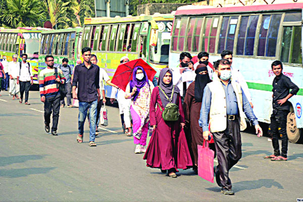 যান চলাচল বন্ধ দুর্ভোগে যাত্রীরা