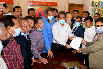 খালেদা জিয়ার মুক্তি ও বিদেশে চিকিৎসার দাবিতে 
বগুড়ায় বিএনপির স্মারকলিপি