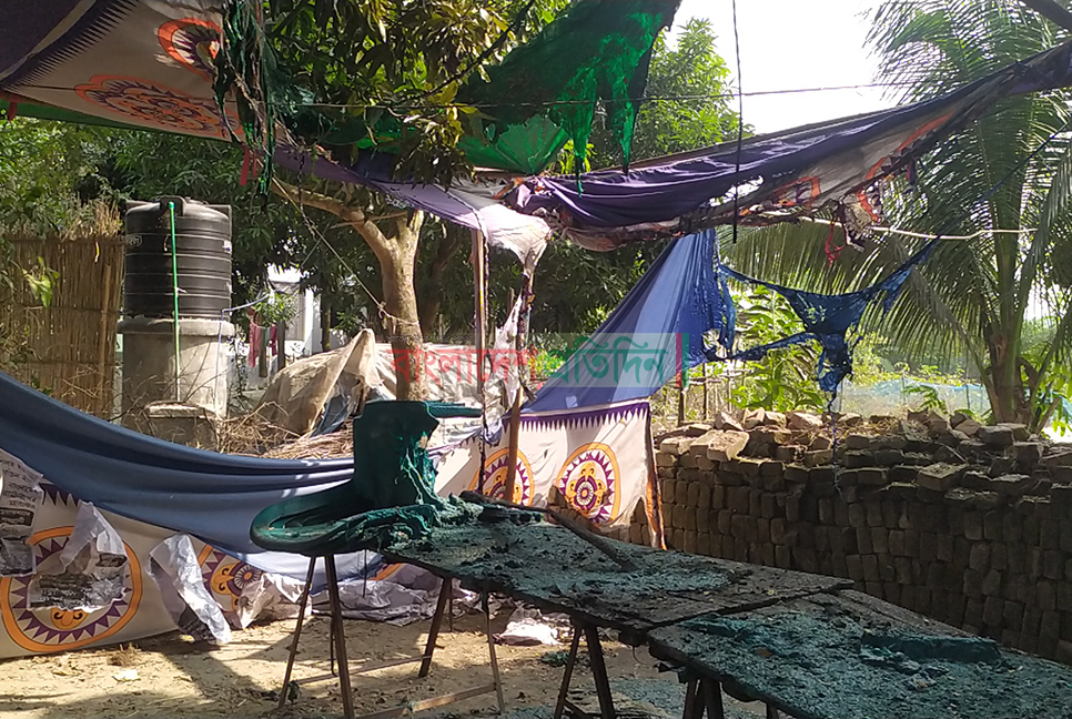 স্বতন্ত্র প্রার্থীর বিরুদ্ধে নৌকার ক্যাম্পে অগ্নিসংযোগের অভিযোগ
