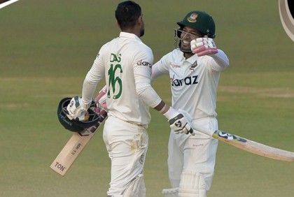 হতাশা কাটিয়ে দিন শেষে এগিয়ে টাইগাররা