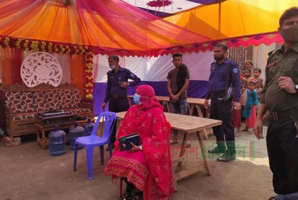 ধুমধাম আয়োজনে বিয়ে, বর আসার আগেই হাজির ইউএনও!