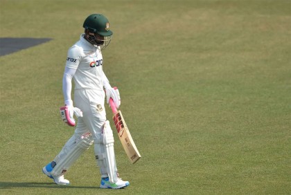অনাকাঙ্ক্ষিত রেকর্ড সাকিবকে ছাড়িয়ে গেলেন মুশফিক