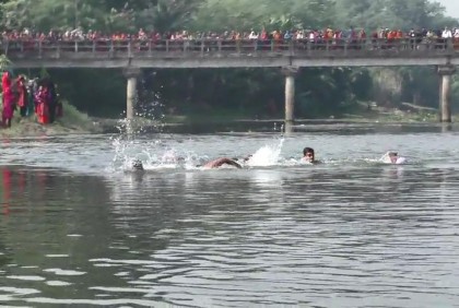 ঝিনাইদহে সাঁতার প্রতিযোগিতা অনুষ্ঠিত