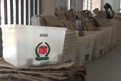 কুড়িগ্রামে নির্বাচনী সামগ্রী বিতরণ