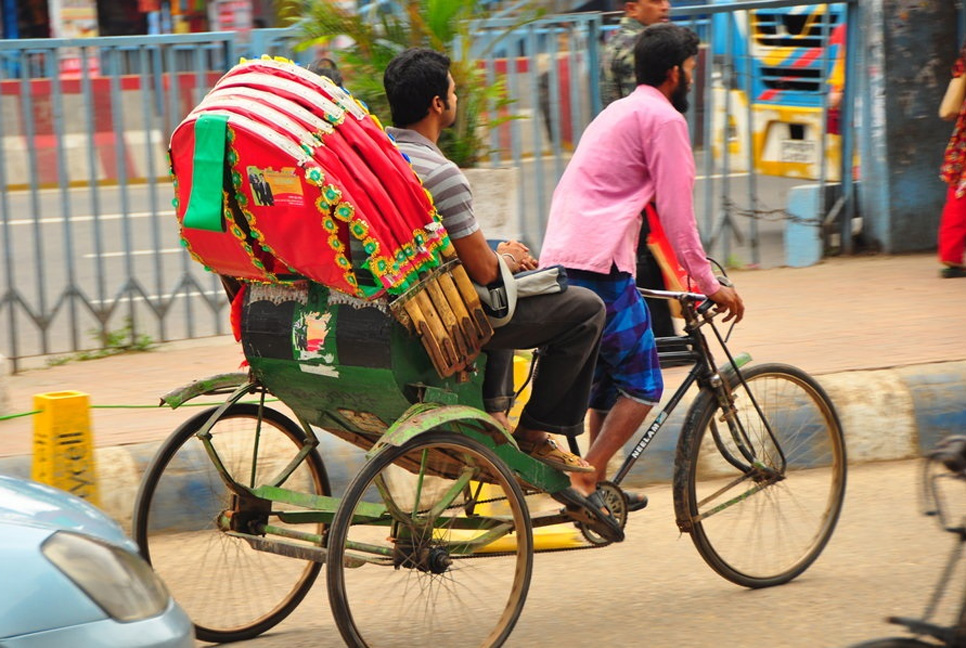 কবে, কোথা থেকে, কার মাধ্যমে রিকশা এসেছিল বাংলাদেশে?  

