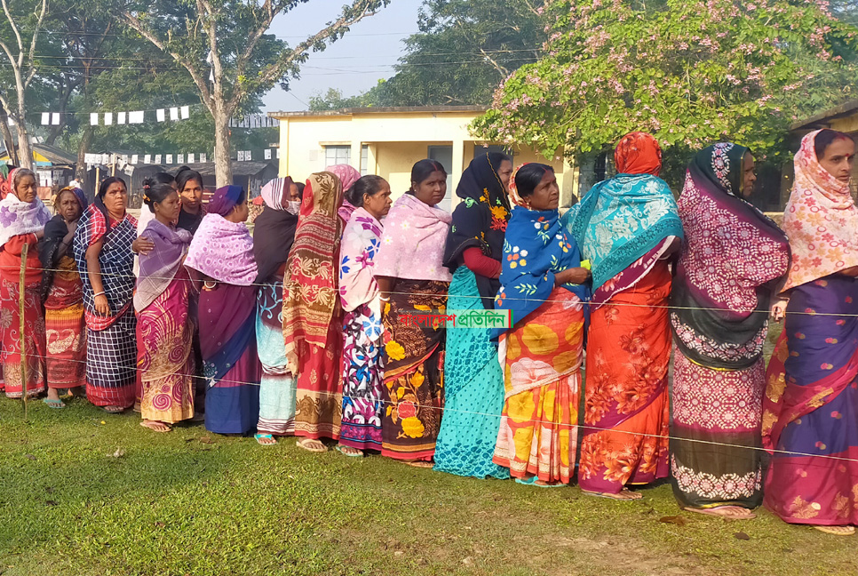 ঝিনাইদহের ২ উপজেলার ১৬ ইউনিয়নে ভোট চলছে

