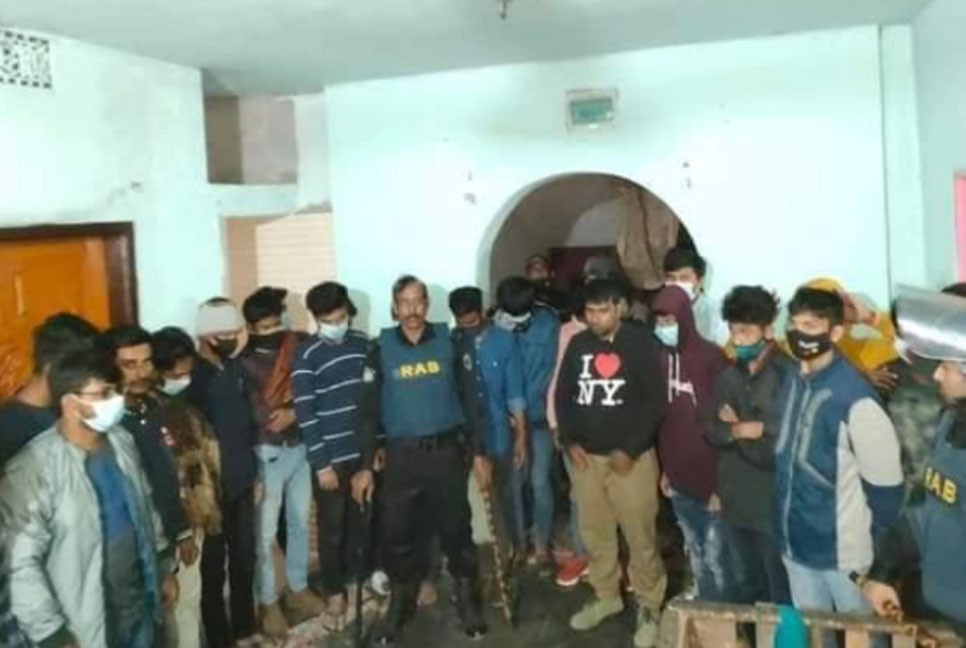 লক্ষ্মীপুরে বিপুল পরিমান অস্ত্রসহ আটক ৩১