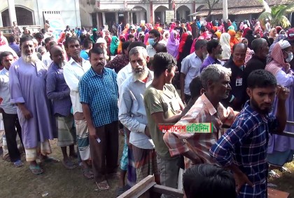 শীত উপেক্ষা করে নওগাঁর ২২ ইউনিয়নে ভোটগ্রহণ চলছে