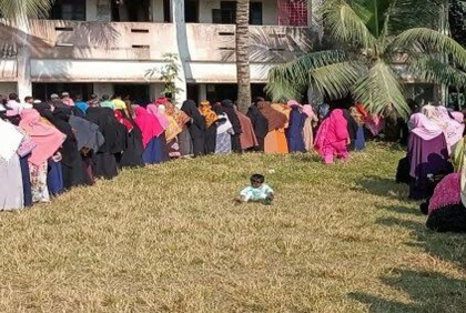 সোনারগাঁয়ে ভোট কেন্দ্রে পুরুষের চেয়ে নারী ভোটার বেশি