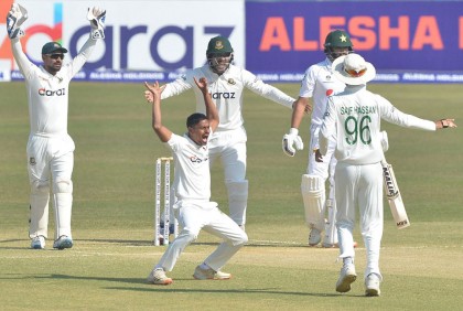 তাইজুল-মিরাজ ঘূর্ণিতে চাপে পাকিস্তান