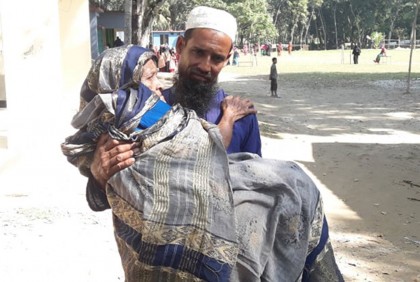 ৯১ বছর বয়সে নাতির কোলে চরে ভোটকেন্দ্রে কুলসুম