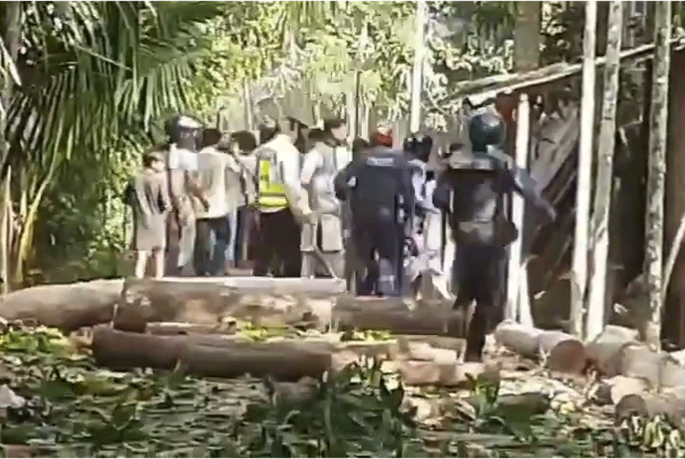 লক্ষ্মীপুরে নির্বাচন পরবর্তী সহিংসতায় বাড়িঘর ভাঙচুর, আহত ১০