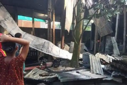 সরাইলে মধ্যরাতে বসতঘর আগুনে পুড়ে ছাই