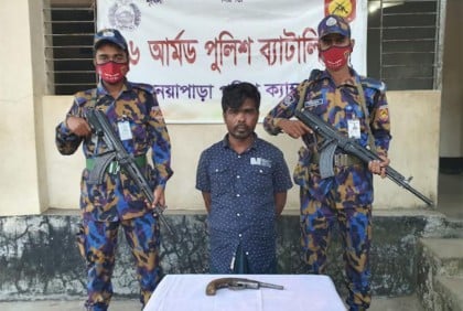 রোহিঙ্গা ক্যাম্প থেকে সন্ত্রাসী অস্ত্রসহ গ্রেফতার 